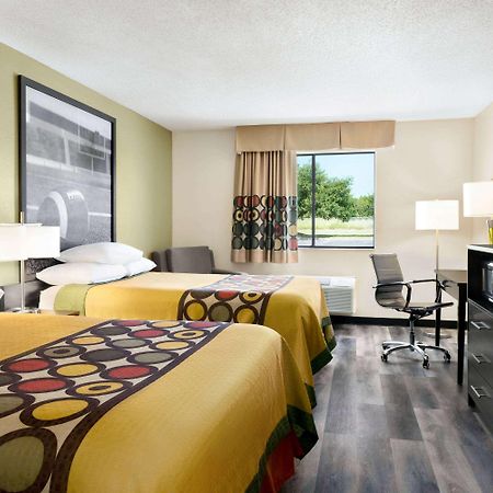 Hotel Super 8 By Wyndham Clinton Exteriér fotografie