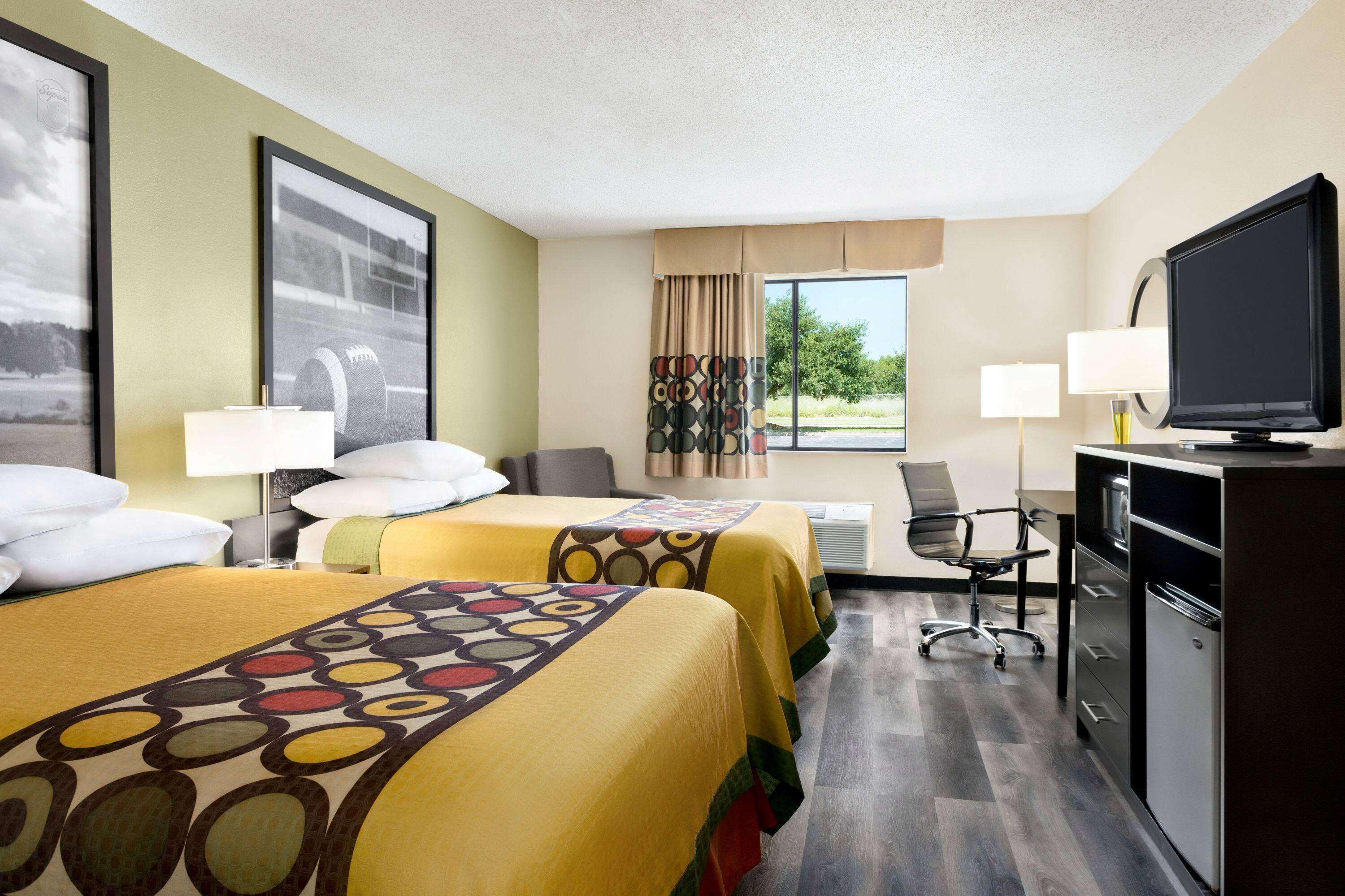 Hotel Super 8 By Wyndham Clinton Exteriér fotografie